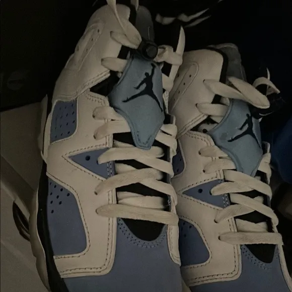 Jordan 6s size 6 GUC