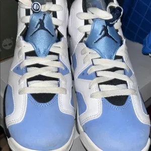 Jordan 6s size 6 GUC