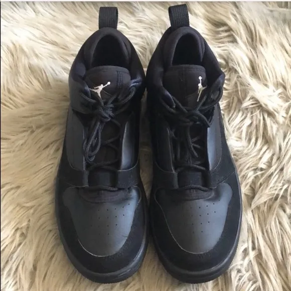 Jordan Fadeaway Black Sneakers Boys 6.5Y