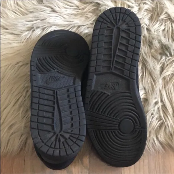 Jordan Fadeaway Black Sneakers Boys 6.5Y