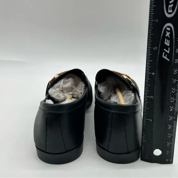 JOURNEE COLLECTION Women's Mizza Slip-On Loafers in black size 6 Wide Width