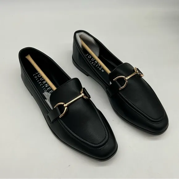 JOURNEE COLLECTION Women's Mizza Slip-On Loafers in black size 6 Wide Width