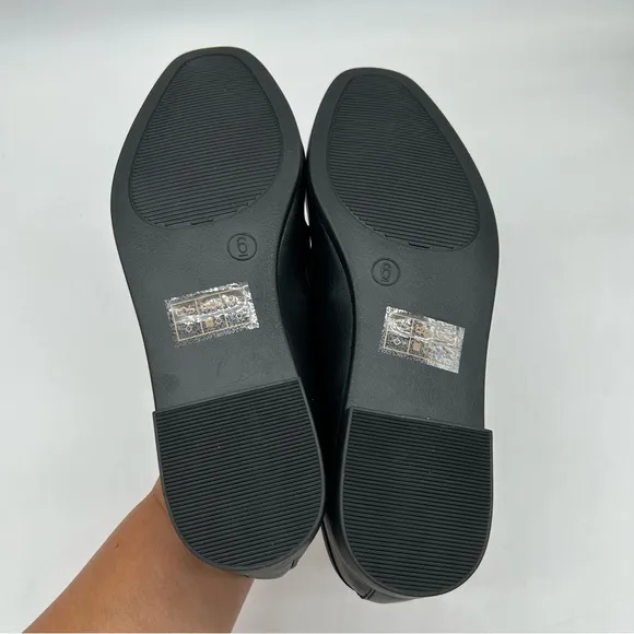 JOURNEE COLLECTION Women's Mizza Slip-On Loafers in black size 6 Wide Width