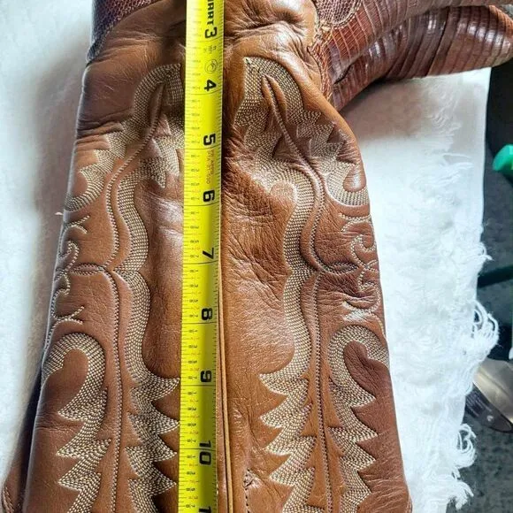 JUSTIN STYLE BOOTS Size 7 Color Brown.Used