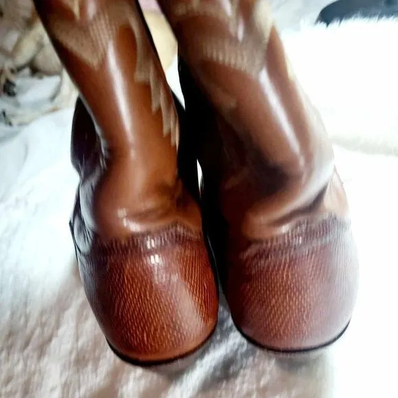 JUSTIN STYLE BOOTS Size 7 Color Brown.Used