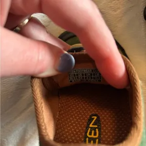 Keen Green sneaker with pull cord toddler 9