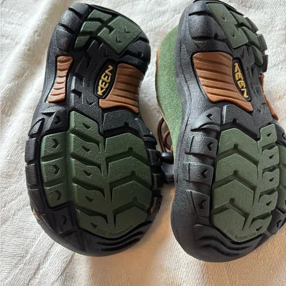 Keen Green sneaker with pull cord toddler 9