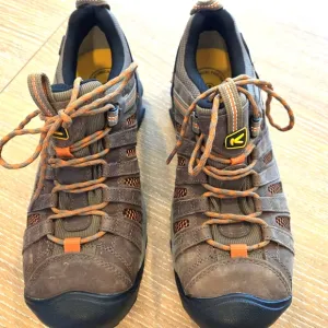 Keen Men's Voyageur Mid Height Breathable Hiking Boots Size 8 1/2 Brown/Orange