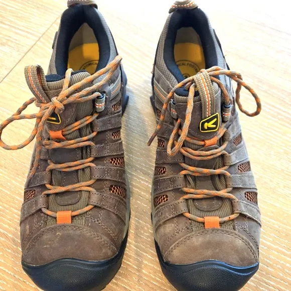 Keen Men's Voyageur Mid Height Breathable Hiking Boots Size 8 1/2 Brown/Orange