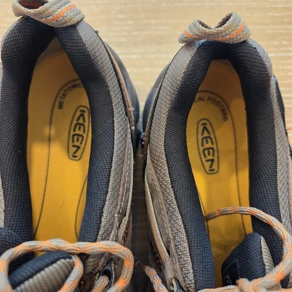 Keen Men's Voyageur Mid Height Breathable Hiking Boots Size 8 1/2 Brown/Orange