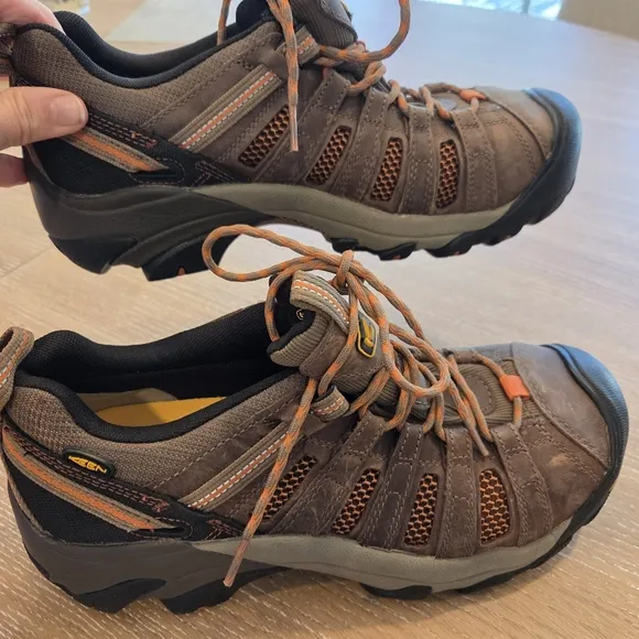 Keen Men's Voyageur Mid Height Breathable Hiking Boots Size 8 1/2 Brown/Orange
