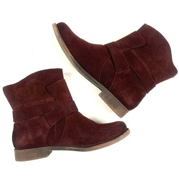 KENNETH COLE Suede Pull On Boots