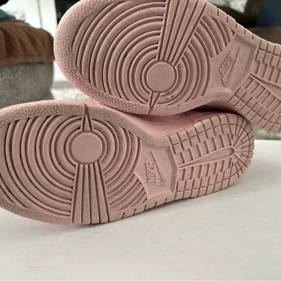 Kids 3.5 Nike Dunks Prism Pink Nike Swoosh Leather Upper Low Top Sneakers