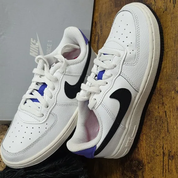 Kids Nike Air Force 1 Sneakers