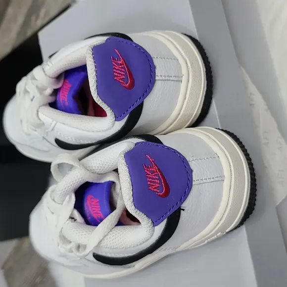 Kids Nike Air Force 1 Sneakers