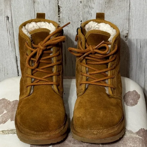 Kids Ugg Harkley Chukka Boots size 5