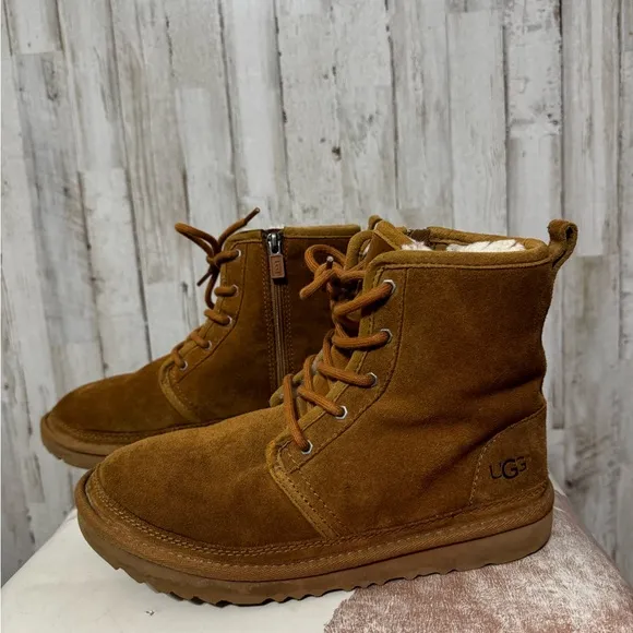 Kids Ugg Harkley Chukka Boots size 5