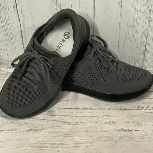 Kizik Womens Sz 6 Wide Graphite Gray Lima Shoe Breathable Knit Upper Rubber Sole