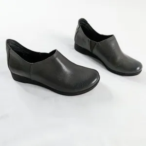 Kork Ease Cecelia Charcoal Gray Metallic Slip On Clogs