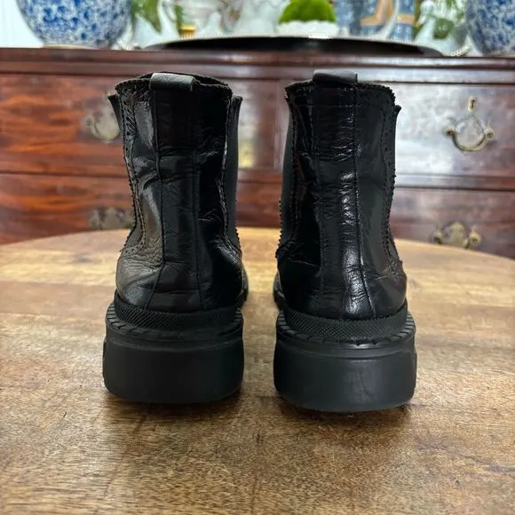 Ladies Estro black leather punched wind tip pull on ankle boots 39 8.5