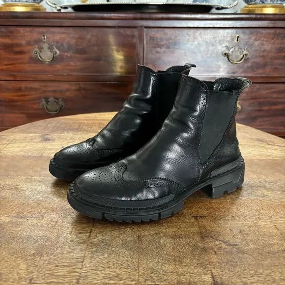 Ladies Estro black leather punched wind tip pull on ankle boots 39 8.5