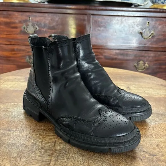 Ladies Estro black leather punched wind tip pull on ankle boots 39 8.5