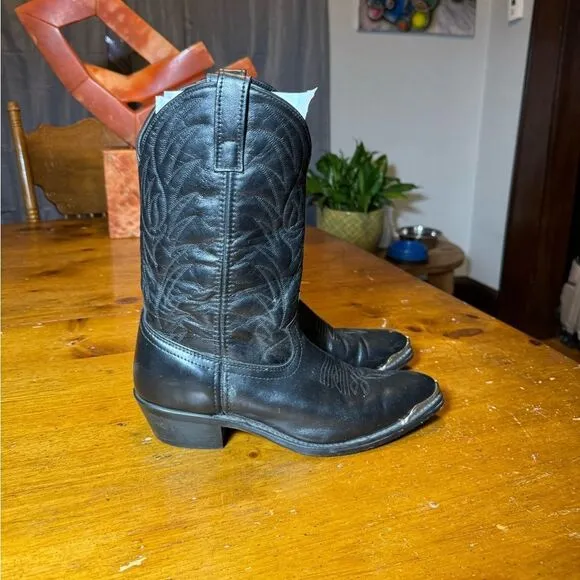 Laredo Cowboy Boots Sz 9.5 D w/ metal accents