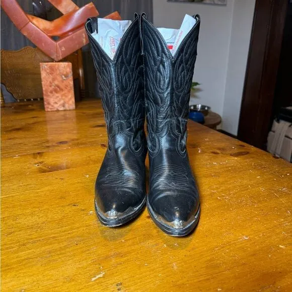 Laredo Cowboy Boots Sz 9.5 D w/ metal accents