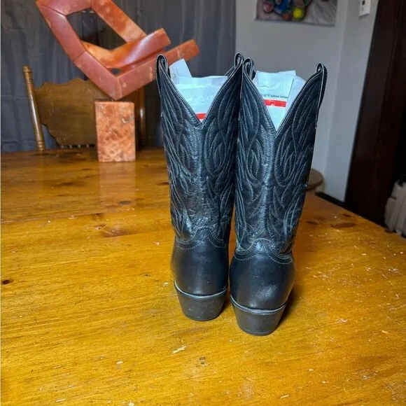 Laredo Cowboy Boots Sz 9.5 D w/ metal accents