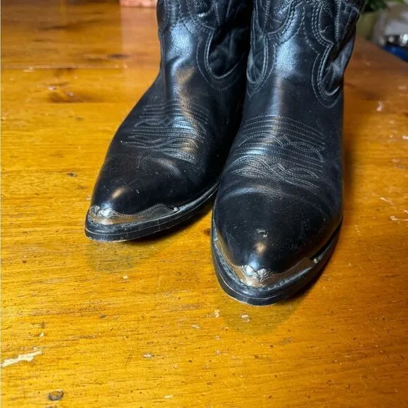 Laredo Cowboy Boots Sz 9.5 D w/ metal accents