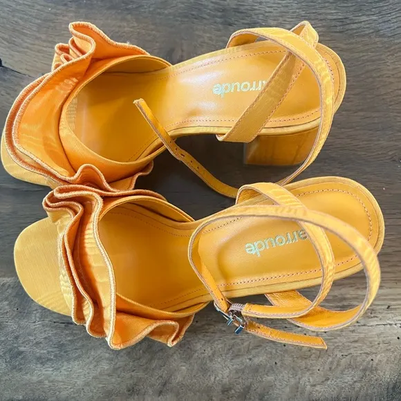 LARROUDE SELENA sandals. 5.5