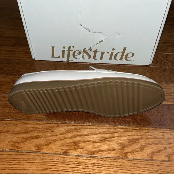 LifeStride Soft System Zee 2 Loafers Cream Color Almondd Milk Women’s Size 8