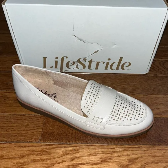 LifeStride Soft System Zee 2 Loafers Cream Color Almondd Milk Women’s Size 8