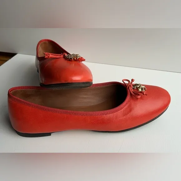LIKE NEW!Tory Burch Charm Ballet Flats. Size 9