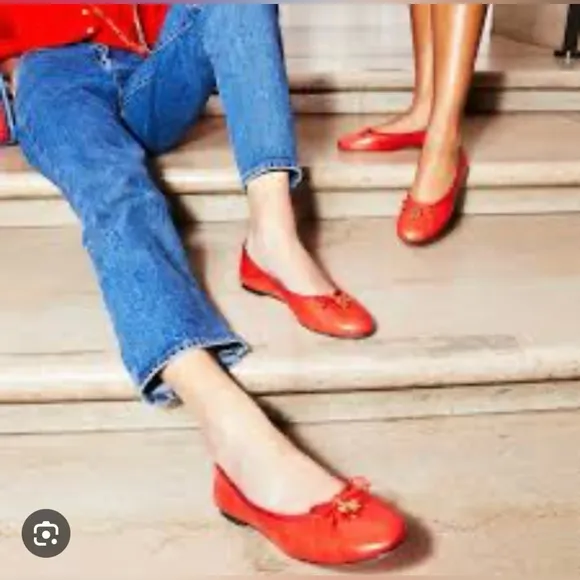 LIKE NEW!Tory Burch Charm Ballet Flats. Size 9