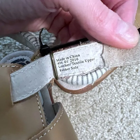 Livie and Luca tan Sailor sandals unisex little kid 12 new never worn