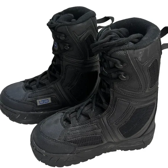 LTD Youth Snowboarding Boots. All Black