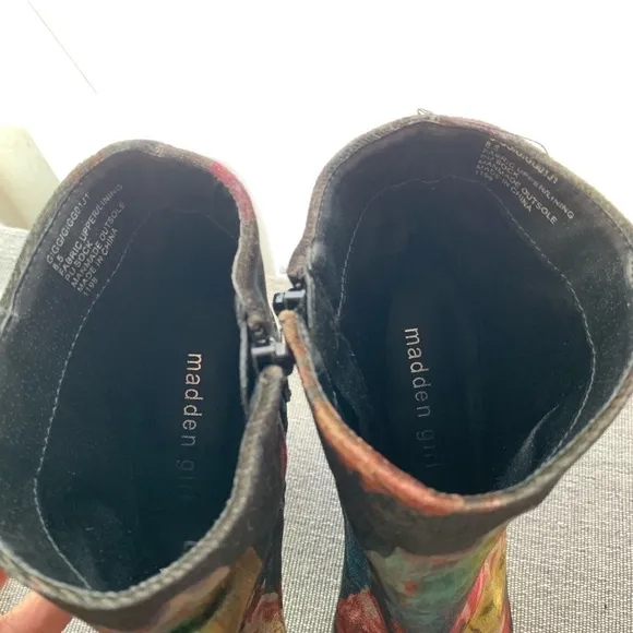 Madden Girl Gigg Floral Velvet Ankle Boots Size 8.5