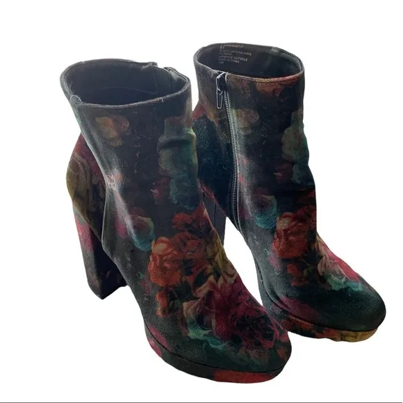 Madden Girl Gigg Floral Velvet Ankle Boots Size 8.5