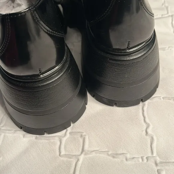 Madden Girl Lace-Up Lug Platform Black OxfordLoafers(Size 7)