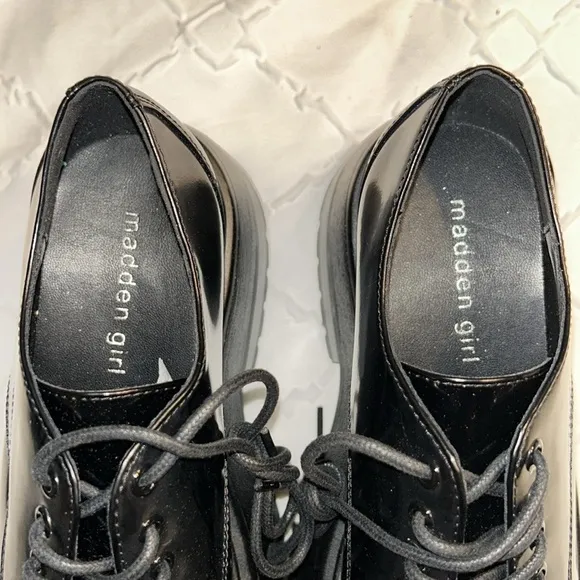 Madden Girl Lace-Up Lug Platform Black OxfordLoafers(Size 7)
