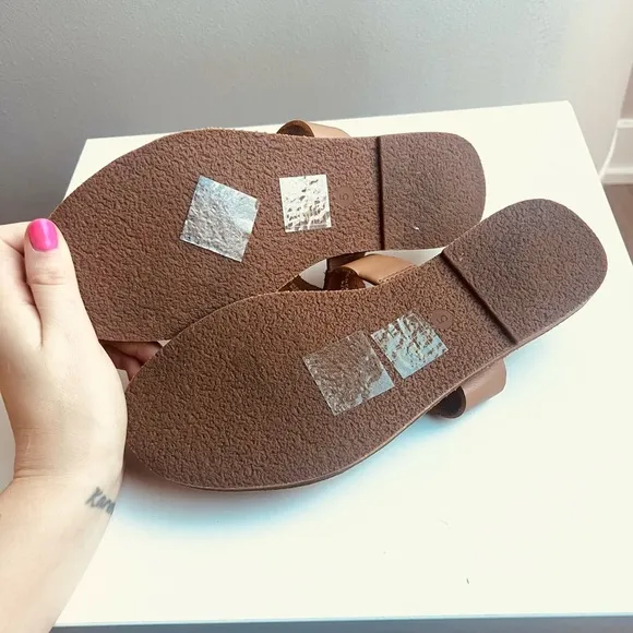 Madewell Boardwalk T-Strap Sandal in Desert Camel