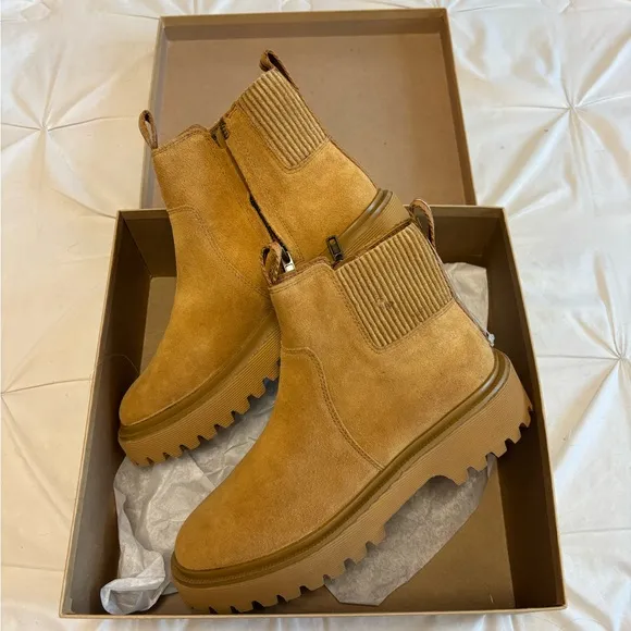 Madewell Pull-On Chelsea Boots