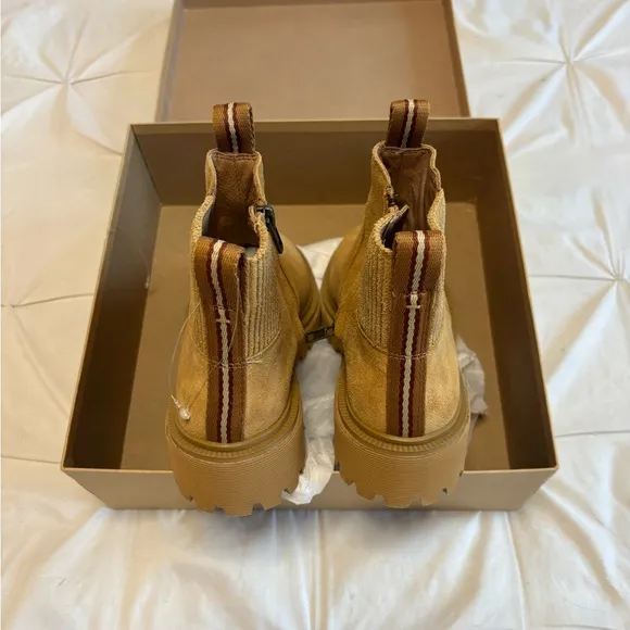 Madewell Pull-On Chelsea Boots