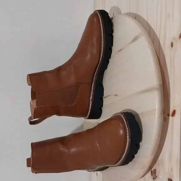 Madewell The Citywalk Lug Sole Chelsea Boots Size 7.5 Brown Leather Pull On