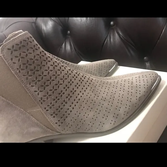 Marc Fisher Genuine Suede Booties Perforated Pull On Point Toe Ankle Boots 8.5