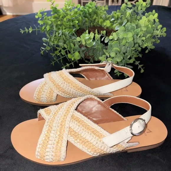 Marc Fisher Lonnie Flat Woven Sandal Ivory NWOB