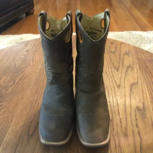Masterson Boot Co. brown leather pull on boots in EUC.  Boots perfect for rodeo
