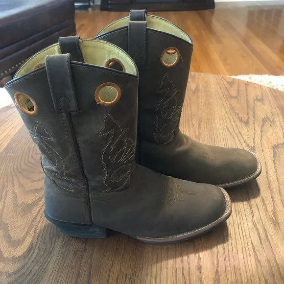 Masterson Boot Co. brown leather pull on boots in EUC.  Boots perfect for rodeo