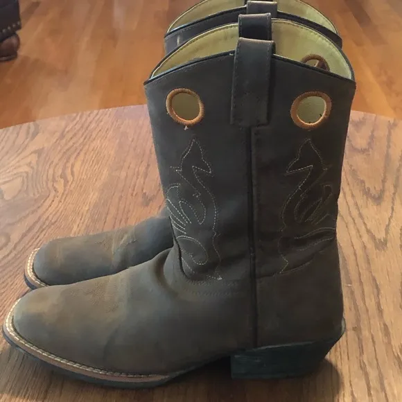 Masterson Boot Co. brown leather pull on boots in EUC.  Boots perfect for rodeo